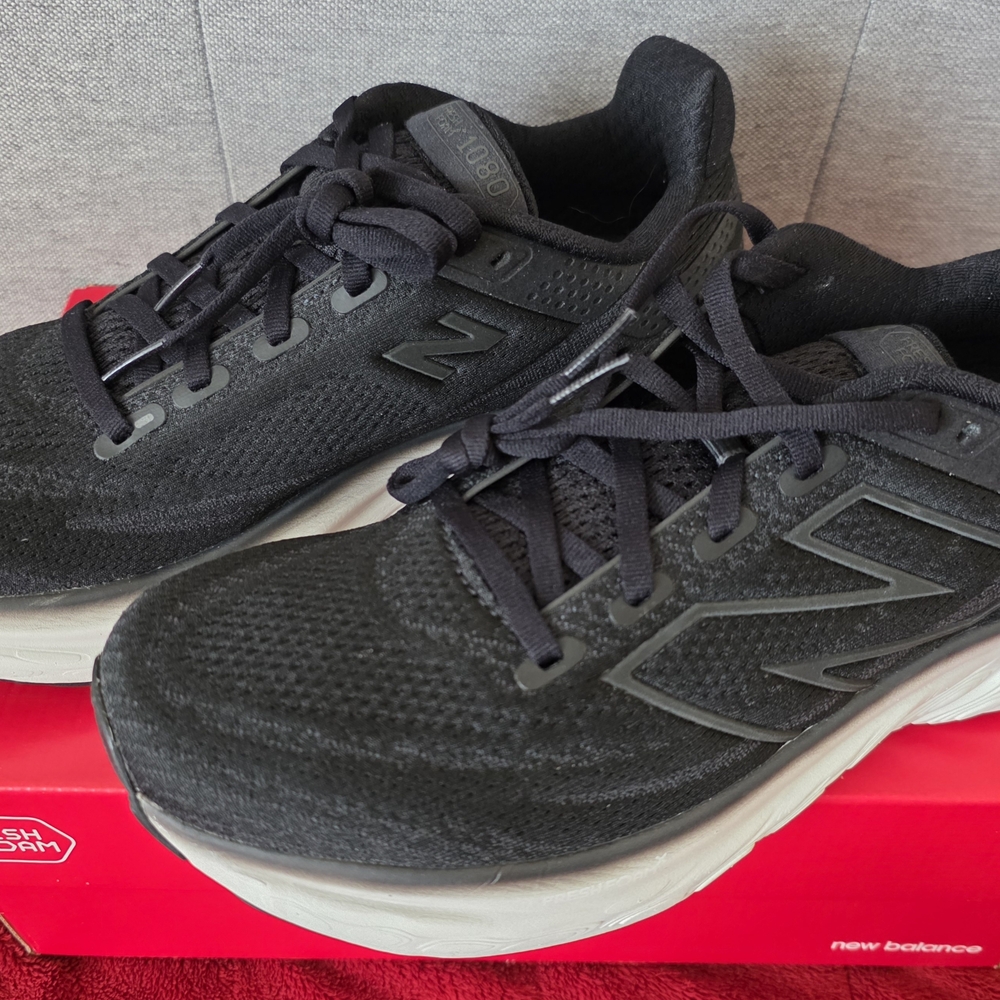 New Balance 1080 v13 Black/White Mens 7.5 D /equivalent to a Women's 9 2E